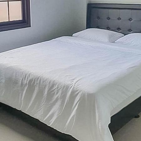 Mahkota Residence Mitra Reddoorz Karawang Exterior foto